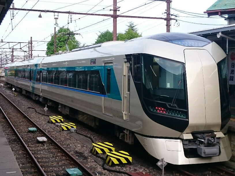 東武の夜行列車「スノーパル23:55」で使用される特急「リバティ」500系車両