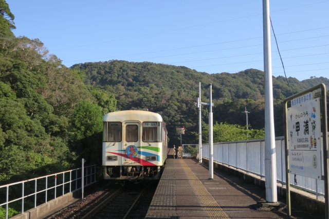 甲浦駅の阿佐海岸鉄道ディーゼル車「しおかぜ」ASA-100形