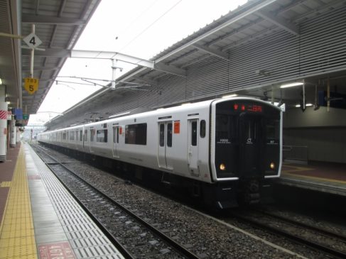 鹿児島本線が線路切換工事のため元日夜から運休 折尾駅の新駅舎が開業
