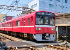 京急大師線を走る1500形電車