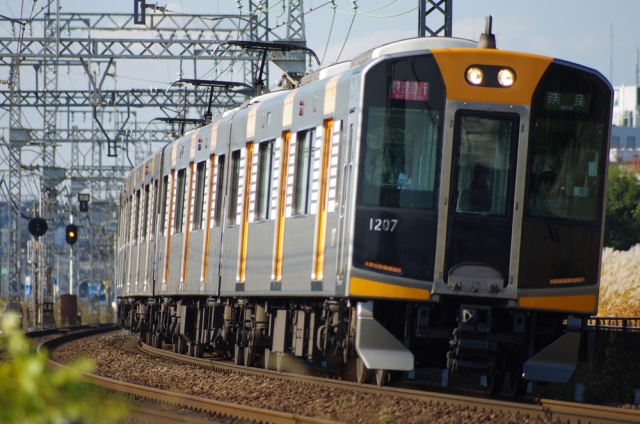 近鉄線にも乗り入れる阪神1000系電車