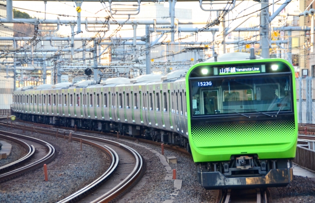 山手線のJR東日本E235系電車
