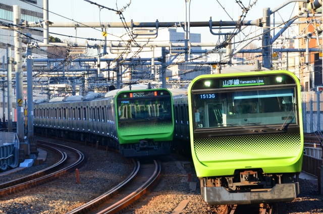 山手線を走るJR東日本E235系電車