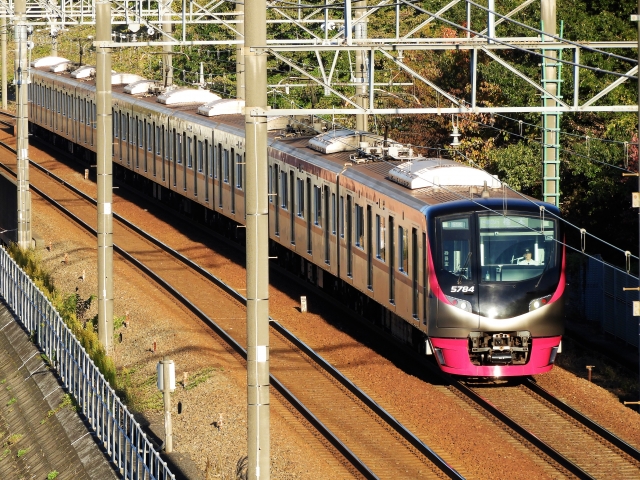 「京王ライナー迎春号」に使用される京王5000系電車