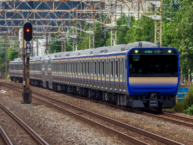 横須賀線・総武快速線に順次投入されるJR東日本E235系1000番台電車
