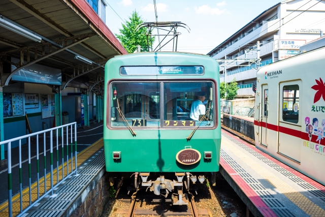 出町柳駅に停車中の叡山電鉄700系「ノスタルジック731」