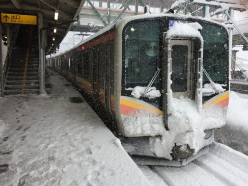 【速報】大雪の影響でJR東日本の運転見合わせ続く 4日も運休の可能性