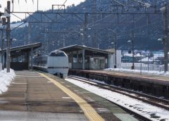 北陸本線は除雪のため運休の可能性あり(イメージ)