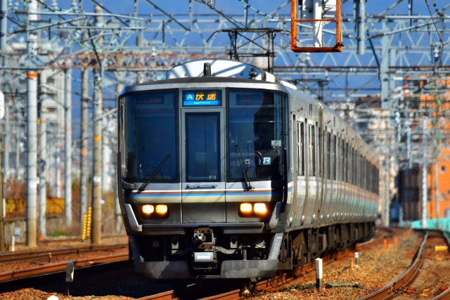 山陽本線で使用されるJR西日本223系電車