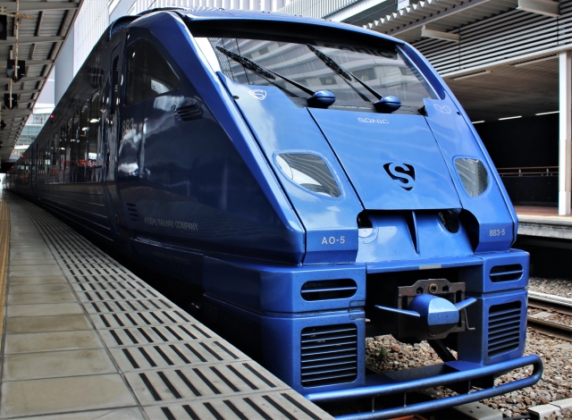 日豊本線特急「ソニック」に使用されるJR九州883系電車