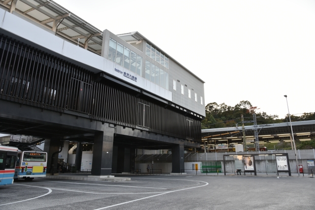 2019年3月31日から供用を開始している京急線と直結したシーサイドライン金沢八景駅