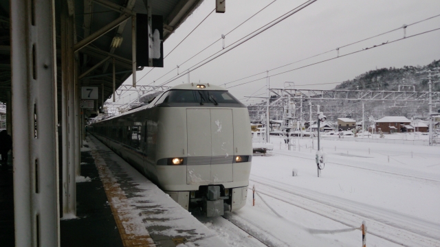 名古屋駅・米原駅〜金沢駅間の特急「しらさぎ」も大雪の影響で運休列車あり(イメージ)