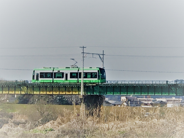 遠賀川橋りょうを渡る筑豊電気鉄道5000形電車