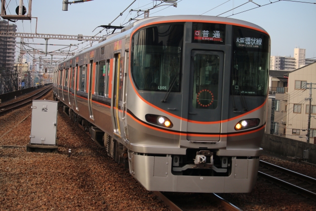 大阪環状線で運行されているJR西日本323系電車(写真AC/KUZUHA)