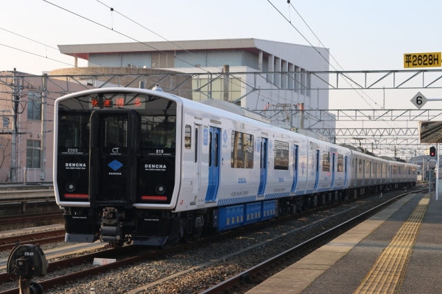 福北ゆたか線などを運行するJR九州の蓄電池式電車BEC819系電車「DENCHA」