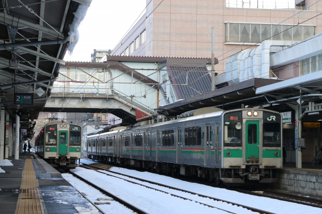 東北本線福島駅に停車中のJR東日本701系電車(写真AC/KUZUHA)