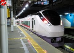 品川駅に停車中の特急「ひたち」JR東日本E657系