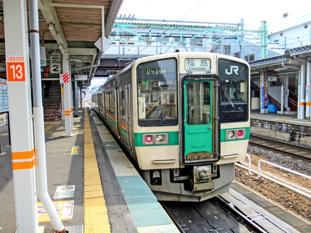 米沢駅に停車中のJR東日本719系電車(写真AC/nozomi500)