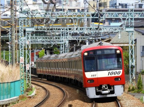 JR東日本・京急が競合の垣根を超え連携 第一弾は「ヨコスカネイビーバーガー」
