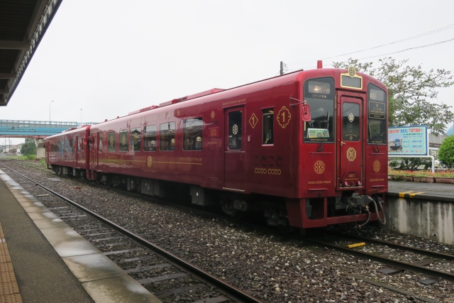 レストラン列車「ことこと列車」(現在運休中)として運行している平成筑豊鉄道400形気動車