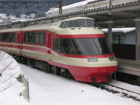 長野電鉄が3月13日ダイヤ改正で最終繰り上げ 「のんびり号」はさらにのんびりに