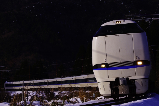 特急「サンダーバード」に使用されるJR西日本683系電車(写真AC/くぼし)