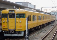 山陽本線などで運行されているJR西日本113系電車