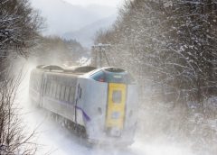 特急「北斗」に使用されるJR北海道キハ261系気動車(写真AC/まこりげ)