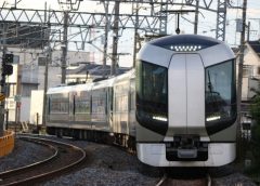 特急「リバティ」のほか「スノーパル23:55」でも使用される東武500系電車(写真AC/kiss x7)