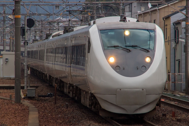 特急「サンダーバード」「能登かがり火」などに使用されるJR西日本681系電車(写真AC/M.T.photos)