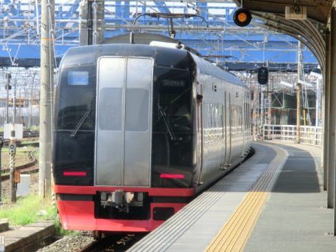 名鉄が「急行」で初めて特別車両券「ミューチケット」発売 朝の新鵜沼発2列車