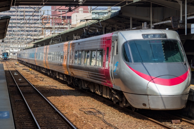 特急「しおかぜ」「いしづち」などに使用されるJR四国8000系電車(写真AC/M.T.photos)