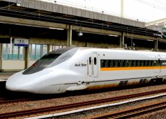 山陽新幹線「ひかりレールスター」に使用されるJR西日本700系(写真AC/りっくん_)