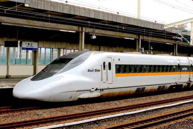 山陽新幹線「ひかりレールスター」に使用されるJR西日本700系(写真AC/りっくん_)