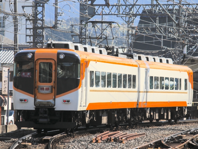 南大阪線・吉野線特急として運転されている近鉄16000系電車(写真AC/りっくん_)