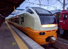 廃止となる快速「らくらくトレイン村上」にも使用されていたJR東日本E653系電車(写真AC/りっくん_)