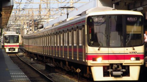 京王8000系電車(左右とも)(りっくん_/写真AC)