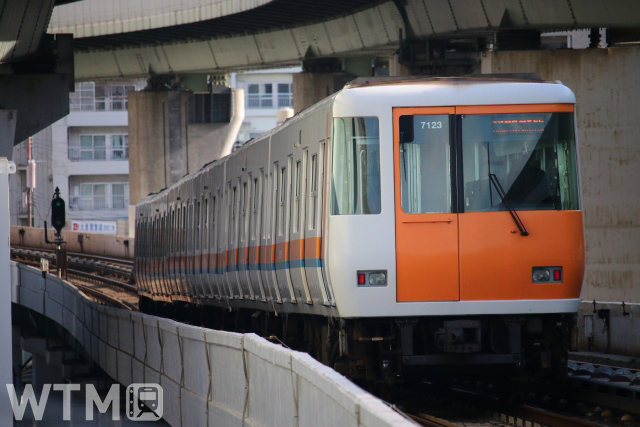 Osaka Metro中央線に直通運転する近鉄けいはんな線7000系電車(KUZUHA/写真AC)