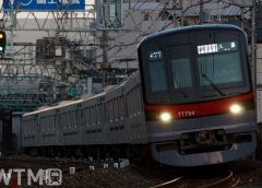 座席指定制列車「THライナー」に使用される東武70000系(70090型)電車(tarousite/PIXTA)
