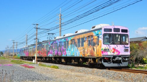 秩父鉄道7500系電車のフルラッピングトレイン「彩色兼備」(ちゃんこちゃんこ/写真AC)