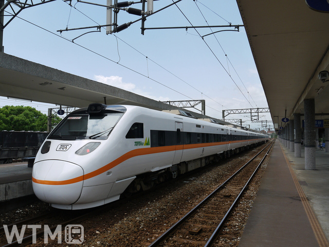 「太魯閣号」に使用される台湾鉄道TEMU1000型電車(伯耆守/PIXTA)