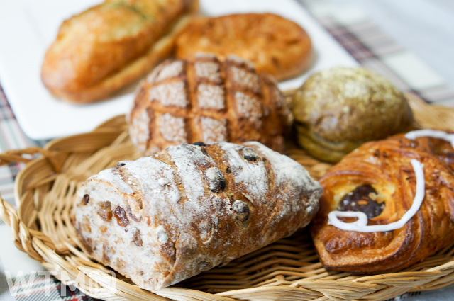 全国のパン屋さんからパンが届くサービスもおトクに利用可能(イメージ)(なるみ/写真AC)
