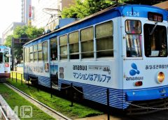 すれ違う熊本市電1200型電車の並び(JAPAN NAVY/写真AC)