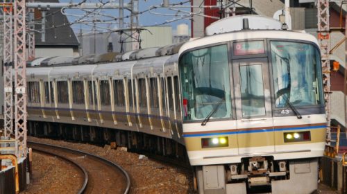 「大和路快速」で使用されるJR西日本221系電車(真明/写真AC)