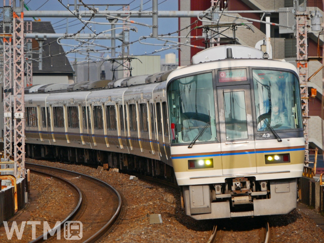 「大和路快速」で使用されるJR西日本221系電車(真明/写真AC)