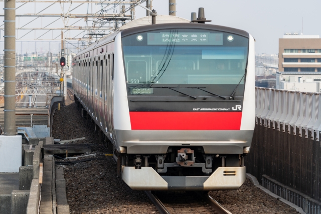京葉線を運行するJR東日本E233系5000番台電車(Tsushimahikari/写真AC)