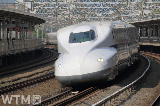 浜松駅を通過する東海道新幹線N700系(けんちゃん_さん/写真AC)