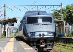 日豊本線田野駅を通過する特急「きりしま」JR九州787系電車(まこさん/写真AC)