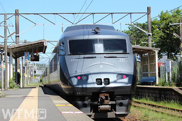 日豊本線田野駅を通過する特急「きりしま」JR九州787系電車(まこさん/写真AC)