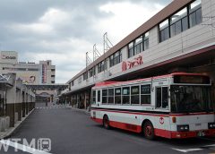 松江駅前に停車している一畑バスの路線バス(Katsumi/TOKYO STUDIO)